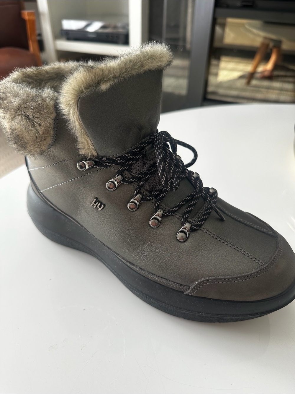 Kybun Italian Women's Gray Faux-Fur Lace-Up Winter Boot